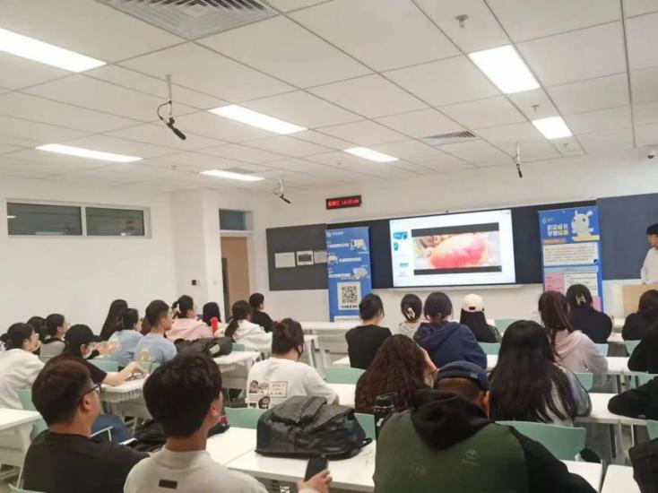 融匯中西，共創(chuàng)未來(lái) 青島黃海學(xué)院國(guó)際商學(xué)院的教育文化交流之路